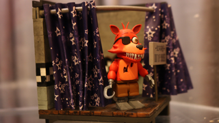 <i>Five Nights At Freddy</i>'s Build-A-Horrible-Animatronic-Bear Sets Even Creepier In Person